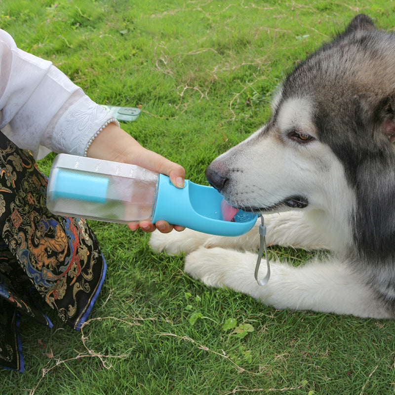 Ultimate 3-in-1 Pet Bottle: Hydrate, Feed & Clean Anywhere! - Paws and Claws warehouse